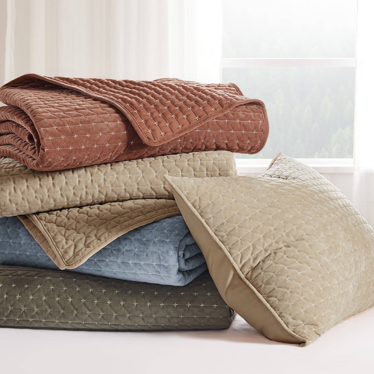Velvet Stitch Quilt Set: Taupe / Full/Queen