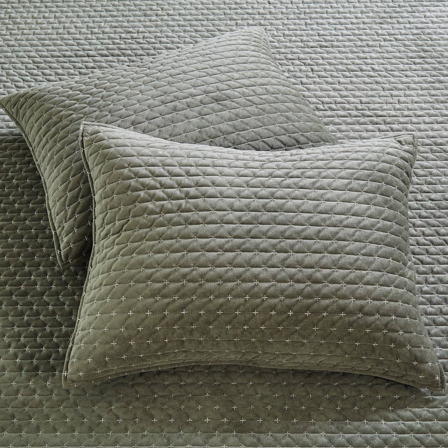 Velvet Stitch Quilt Set: Green / Full/Queen
