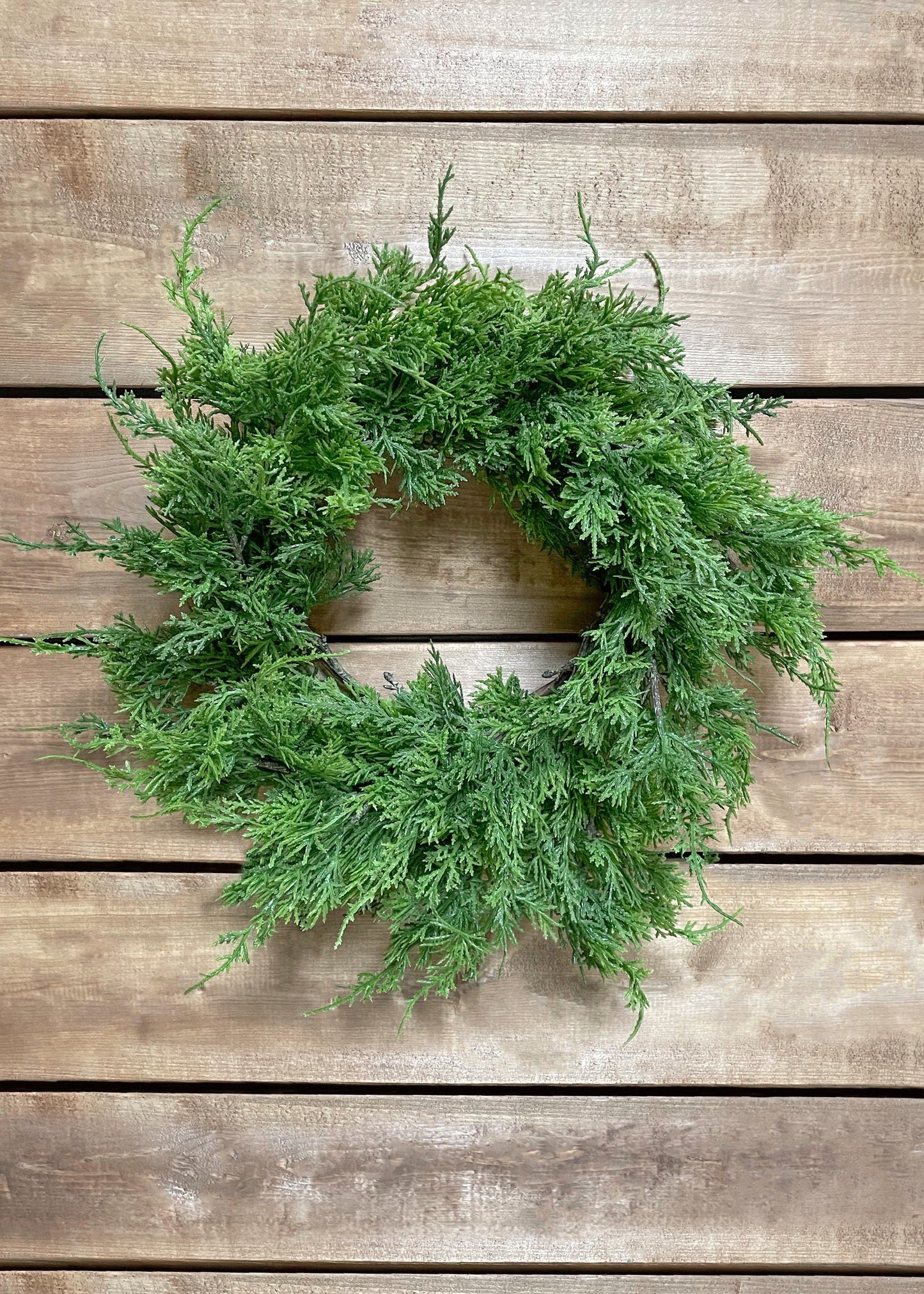 Fresh Touch Northern White Cedar Wreath 15"