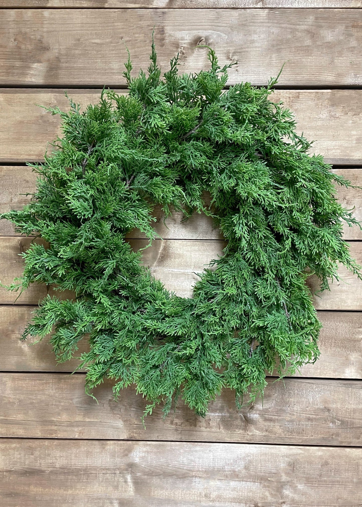Fresh Touch Northern White Cedar Wreath 24"