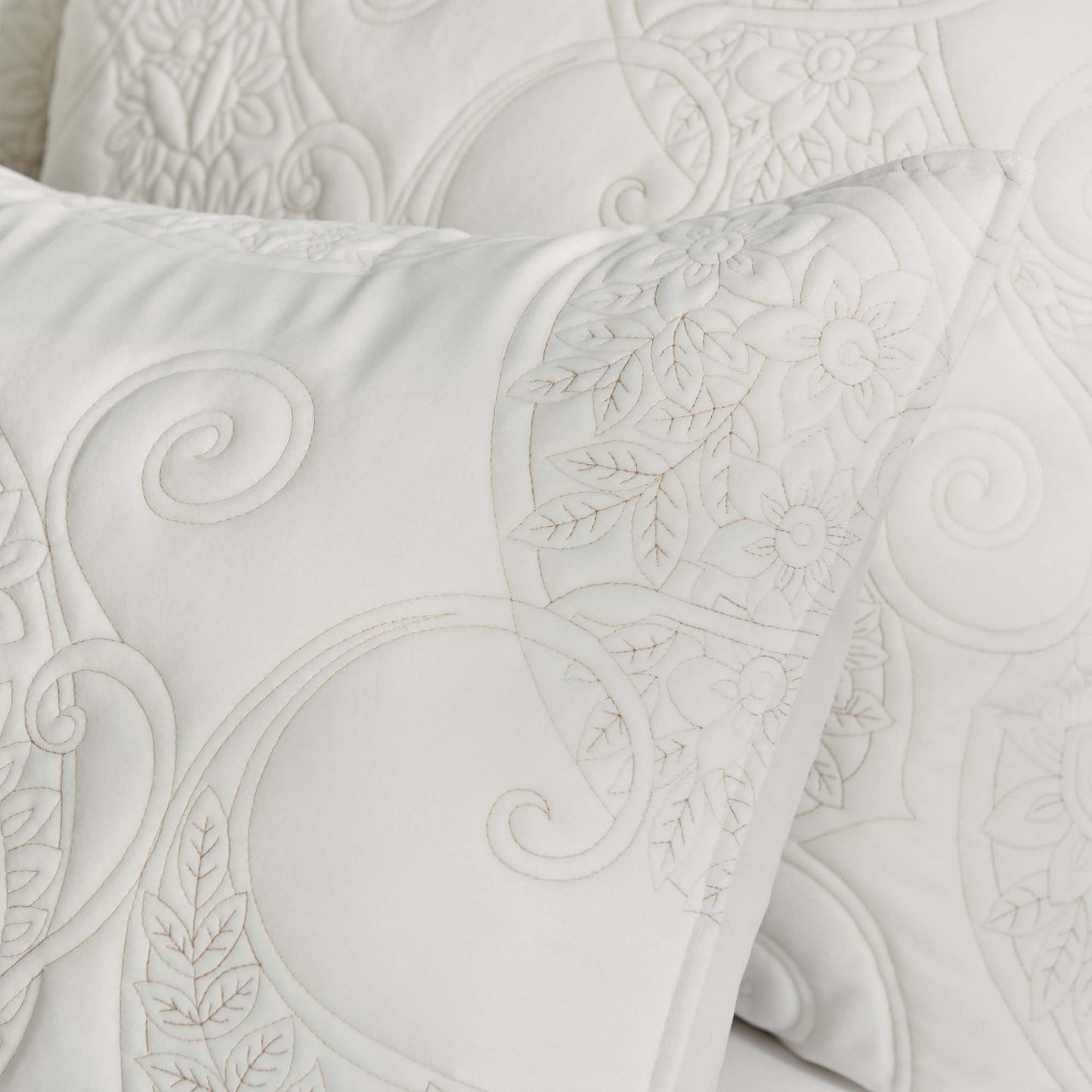 Cream Velvet Quilt Set