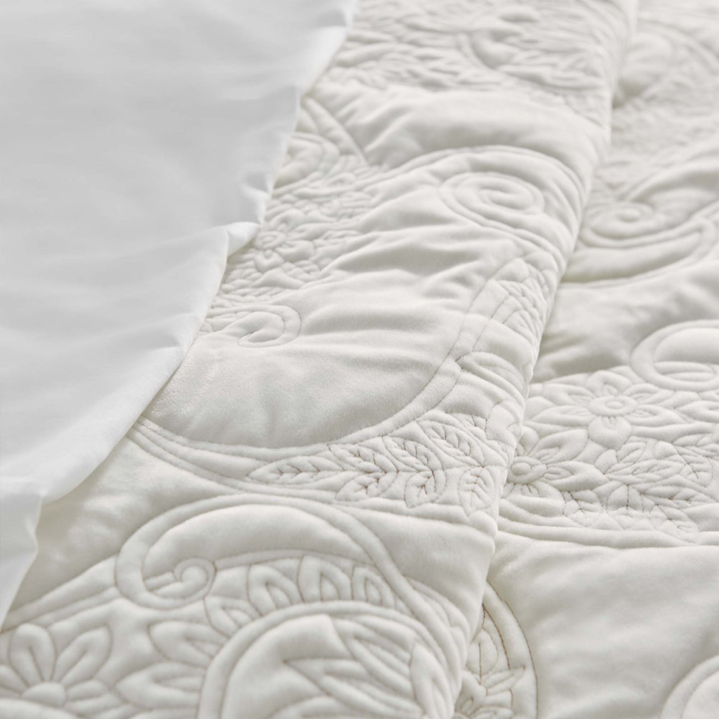 Cream Velvet Quilt Set
